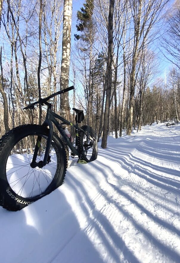 Fat bike on winter groomed Crommett's Overlook Trail.