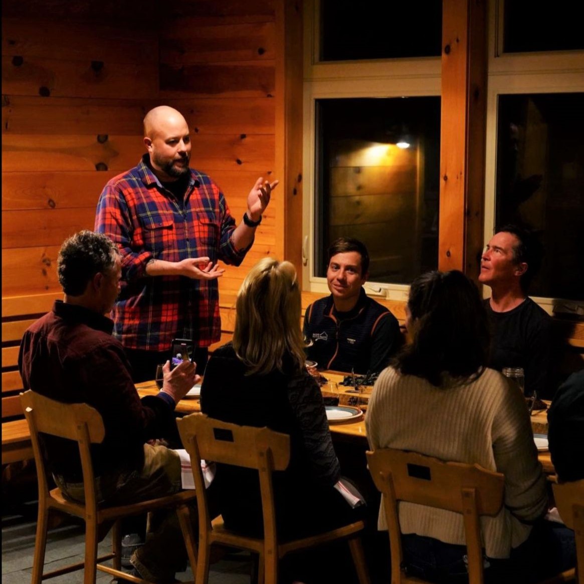 Arlin Smith talks at the Alpine Dinner.